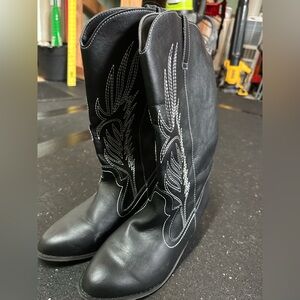 Women’s black cowgirl boots size 8
